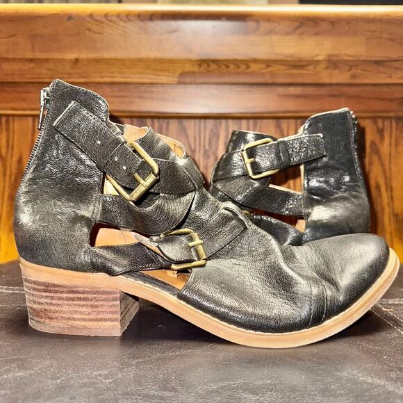 Nine West Women's Waterloo Buckle Detail Wedge Heel Booties Black - Size 9 - Picture 2 of 8